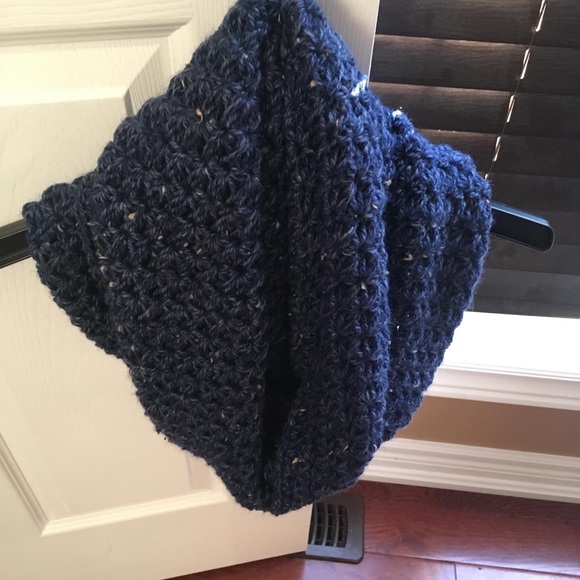 Homemade crochet hats and scarves. Price varies - Picture 6 of 7